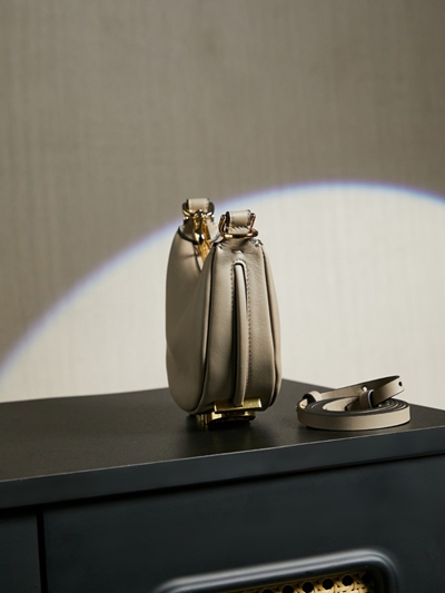 フェンディバッグ背面デザイン